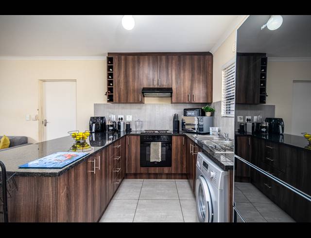 3 BEDROOM FREESTANDING TO LET IN PARKLANDS
